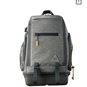 Platinum Street Tech Pro 200- New! Camera backpack ( Medium)